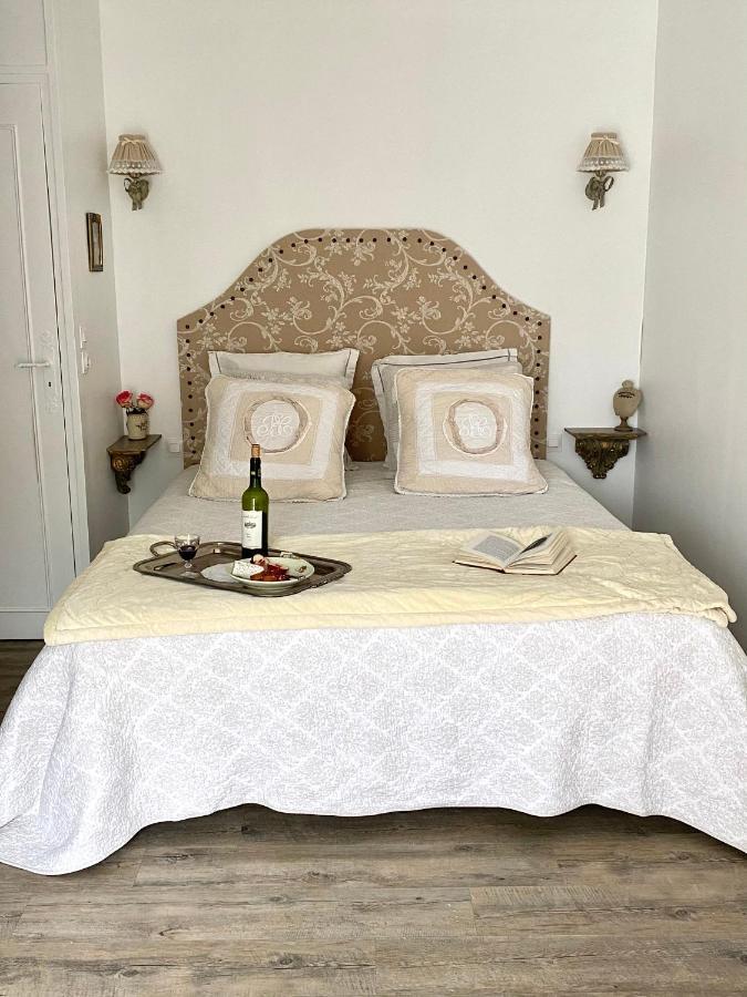 Le Vieux Moulin Bed and Breakfast Bouhet Εξωτερικό φωτογραφία