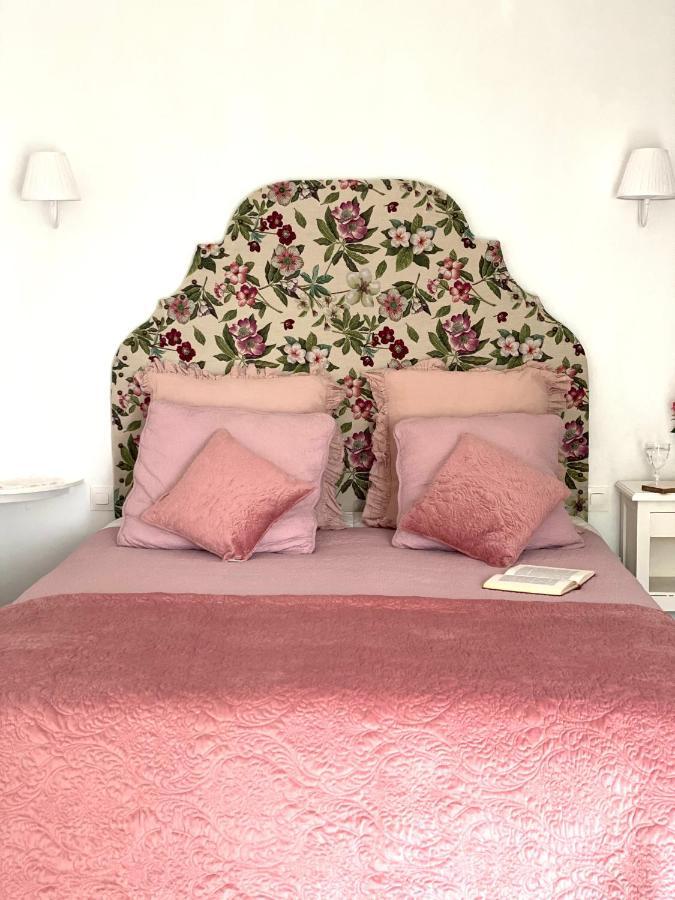 Le Vieux Moulin Bed and Breakfast Bouhet Εξωτερικό φωτογραφία
