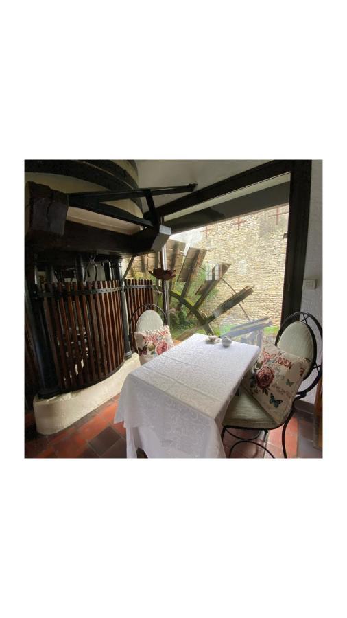 Le Vieux Moulin Bed and Breakfast Bouhet Εξωτερικό φωτογραφία