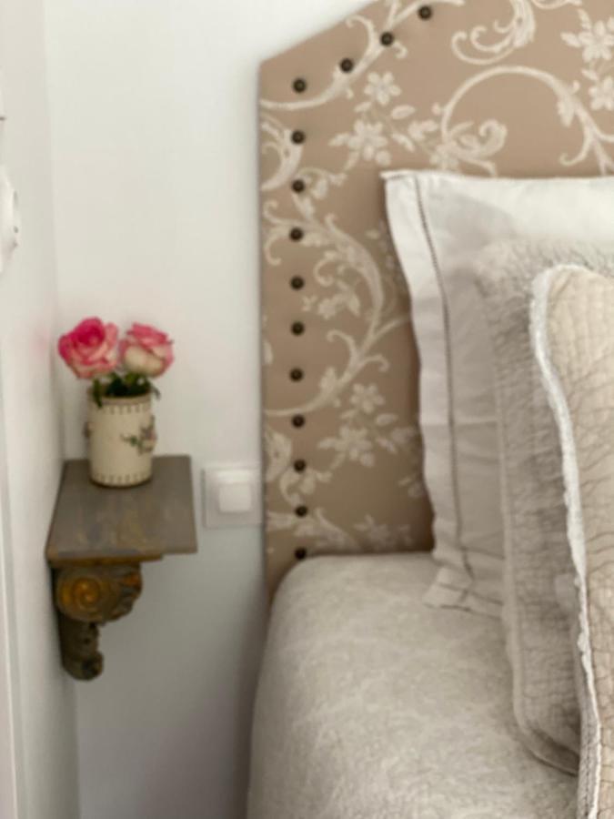 Le Vieux Moulin Bed and Breakfast Bouhet Εξωτερικό φωτογραφία