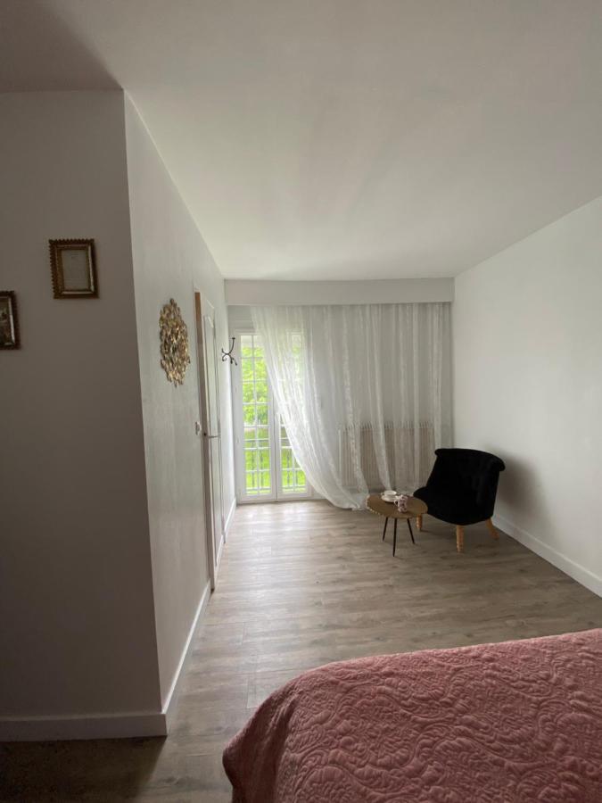 Le Vieux Moulin Bed and Breakfast Bouhet Εξωτερικό φωτογραφία