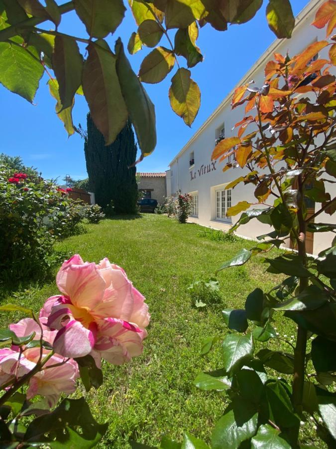 Le Vieux Moulin Bed and Breakfast Bouhet Εξωτερικό φωτογραφία