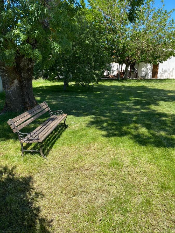 Le Vieux Moulin Bed and Breakfast Bouhet Εξωτερικό φωτογραφία
