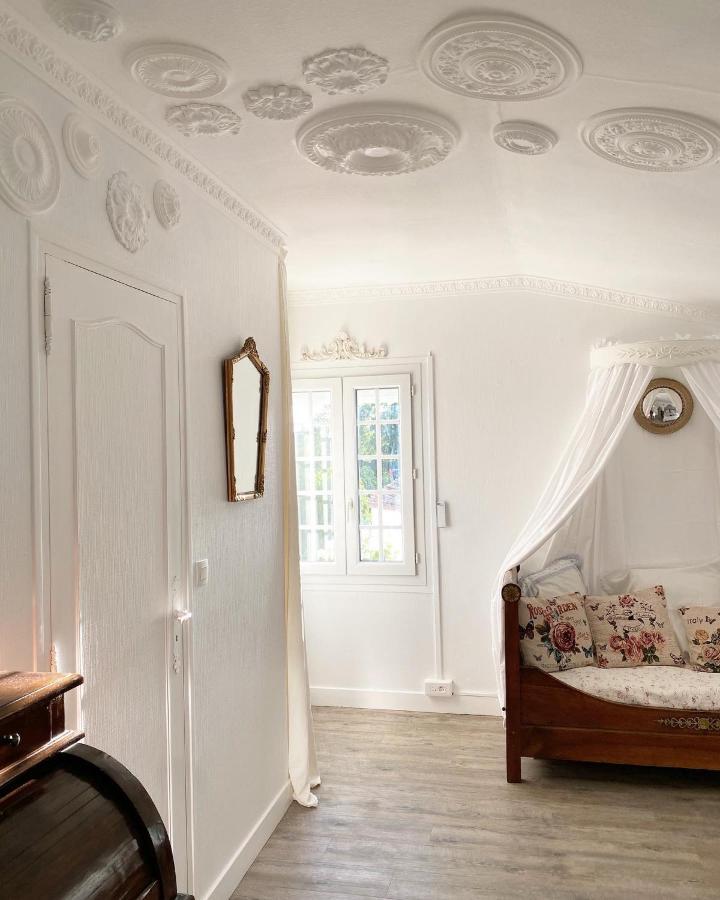 Le Vieux Moulin Bed and Breakfast Bouhet Εξωτερικό φωτογραφία